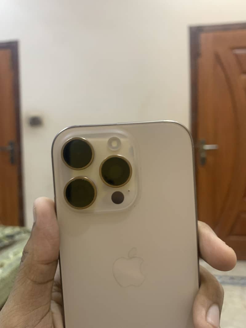 Apple iPhone 16 Pro 3