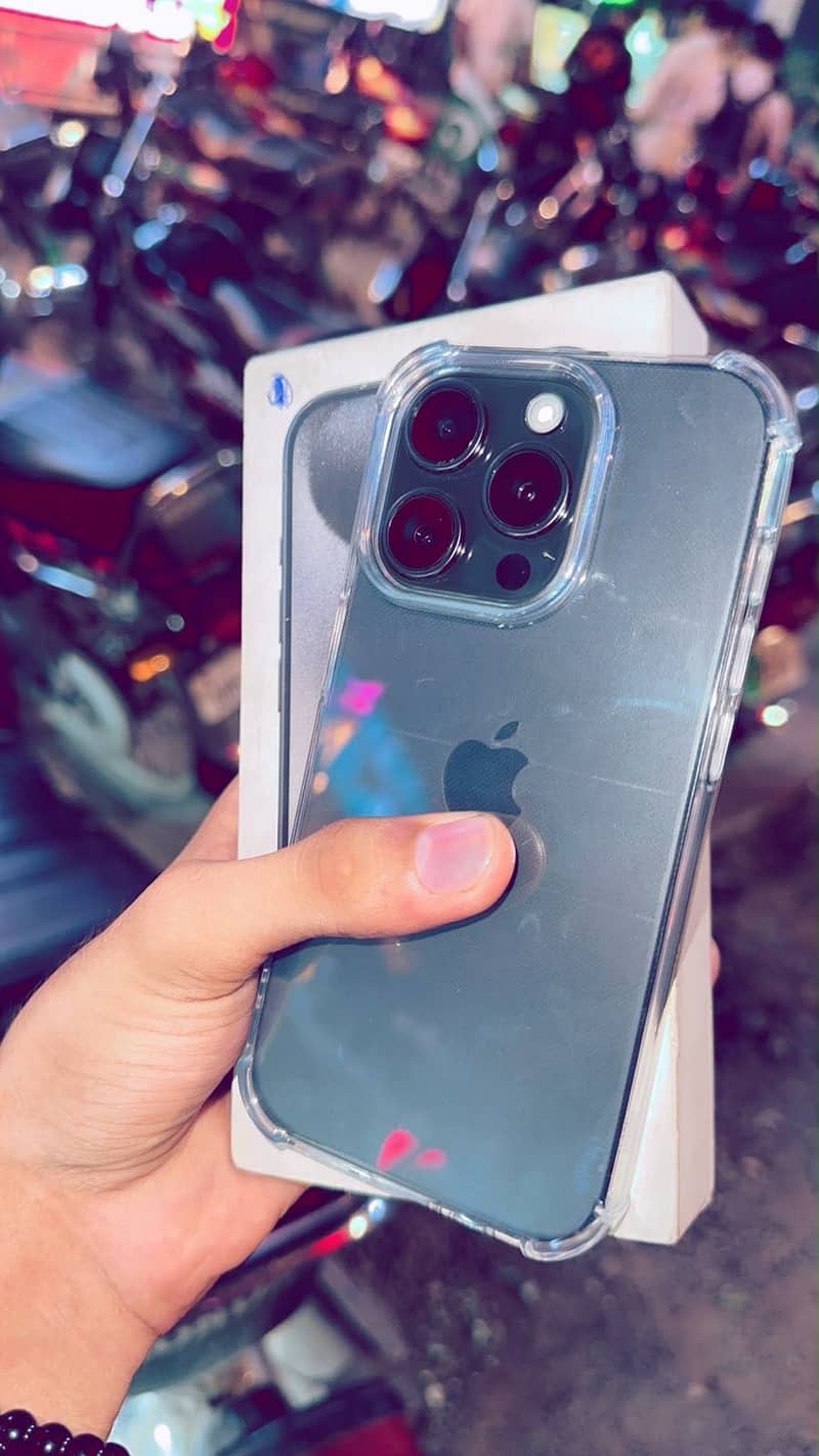 Apple iPhone 15 Pro 0