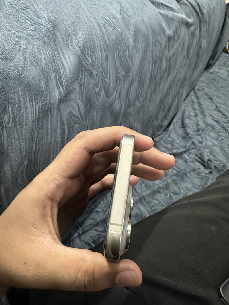 Apple iPhone 15 Pro Max 1