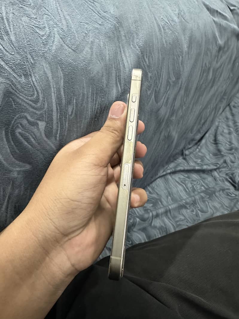 Apple iPhone 15 Pro Max 2