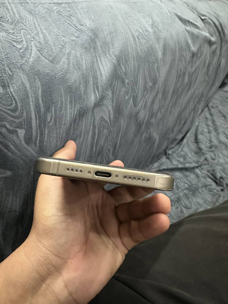 Apple iPhone 15 Pro Max 6