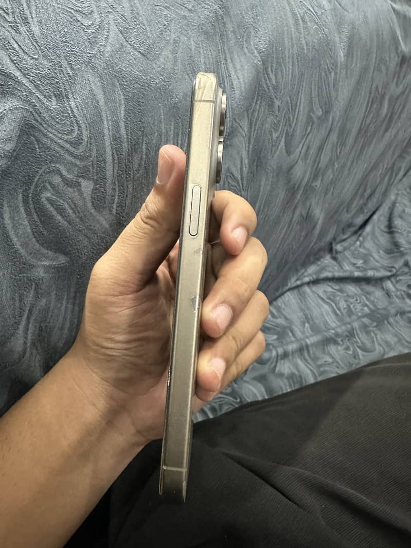 Apple iPhone 15 Pro Max 7