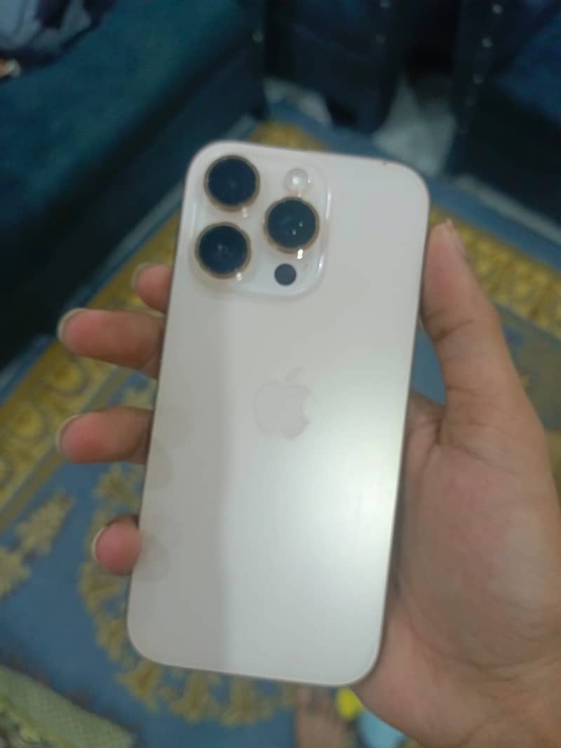 Apple iPhone 16 Pro 0