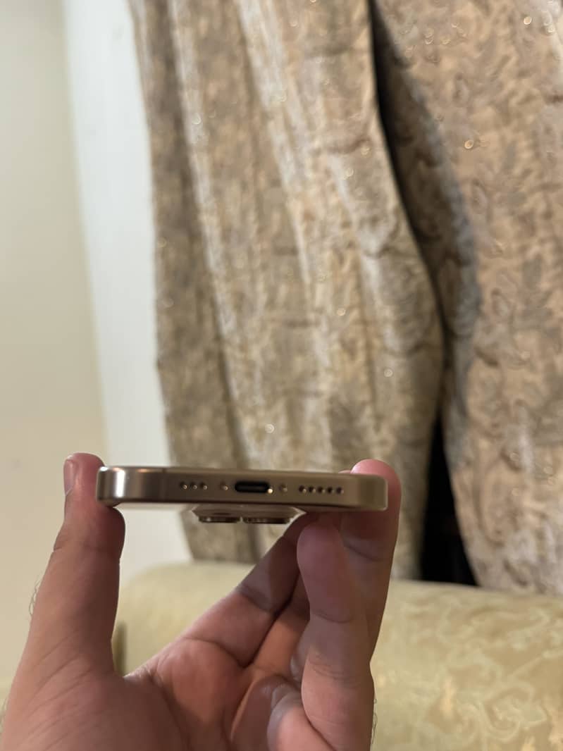 Apple iPhone 16 Pro 2