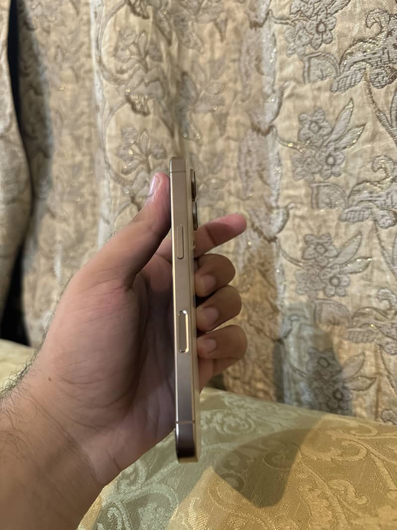 Apple iPhone 16 Pro 5