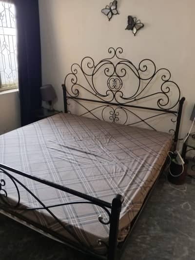 Rot Iron bed