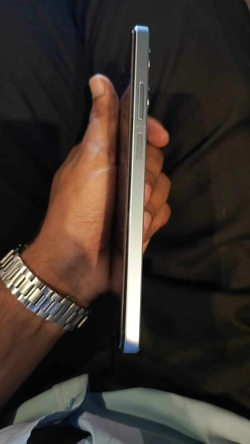 Realme Note 60 4