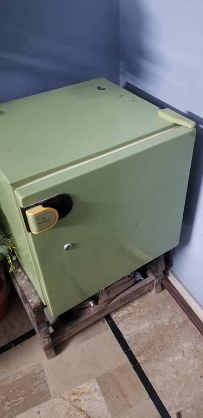 National Mini Fridge NR-53K-G