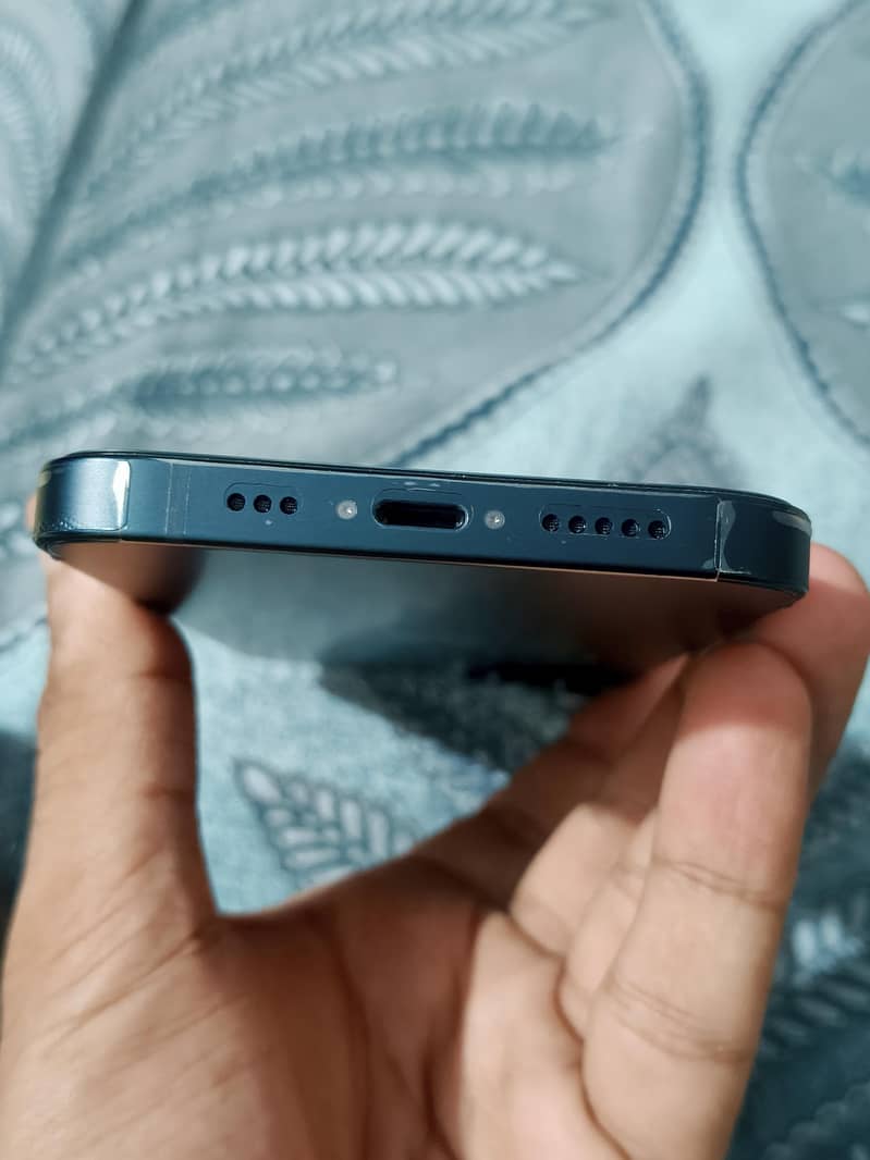 Apple iPhone 13 2