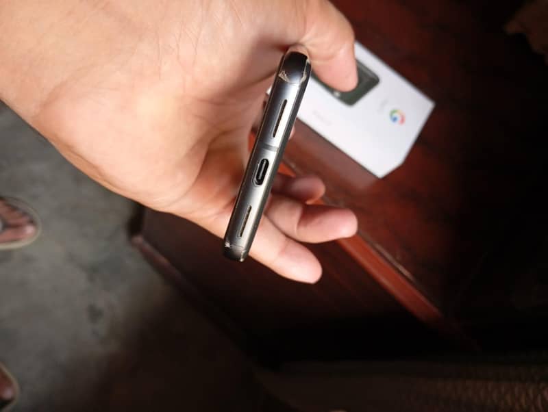 Google Pixel 8 4