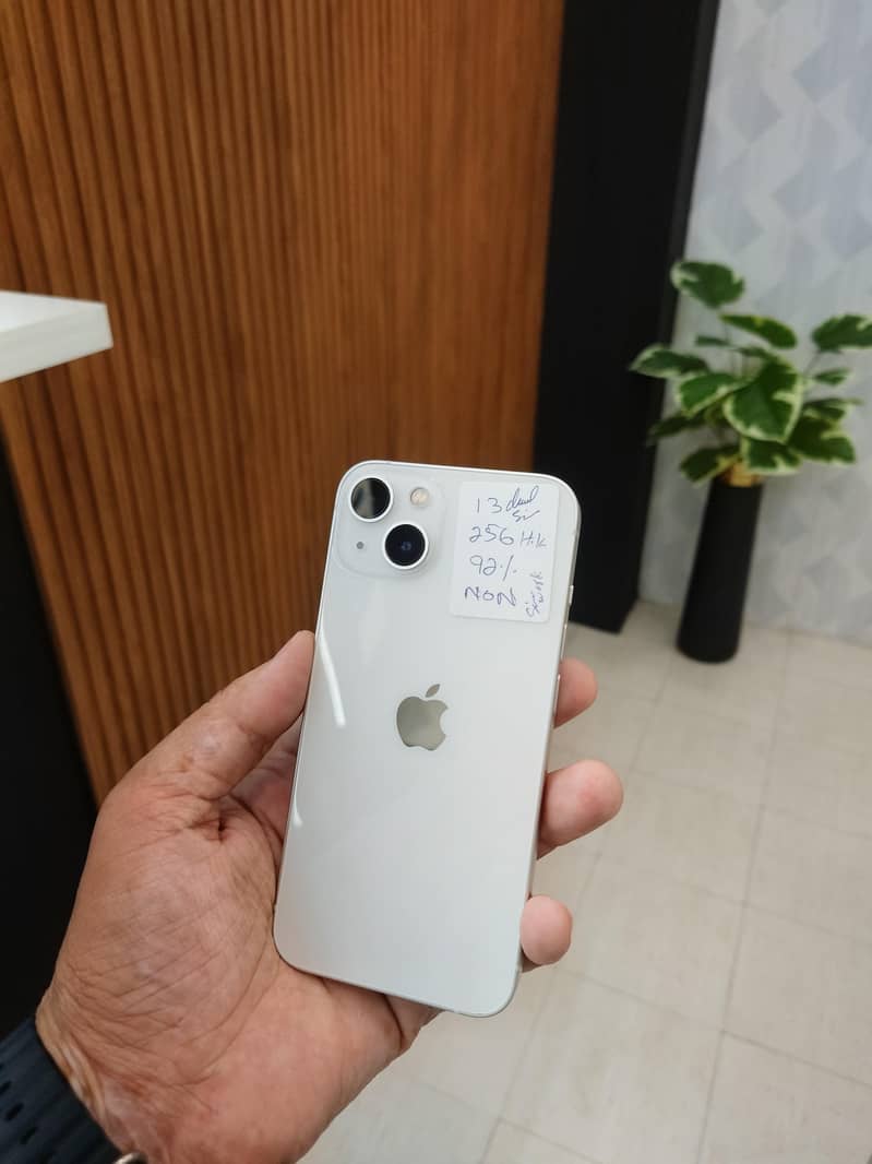 Apple iPhone 13 0