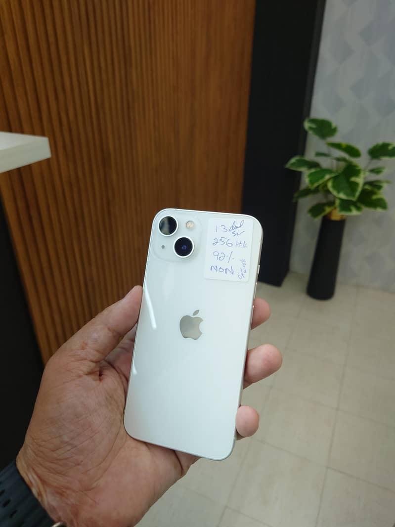 Apple iPhone 13 1