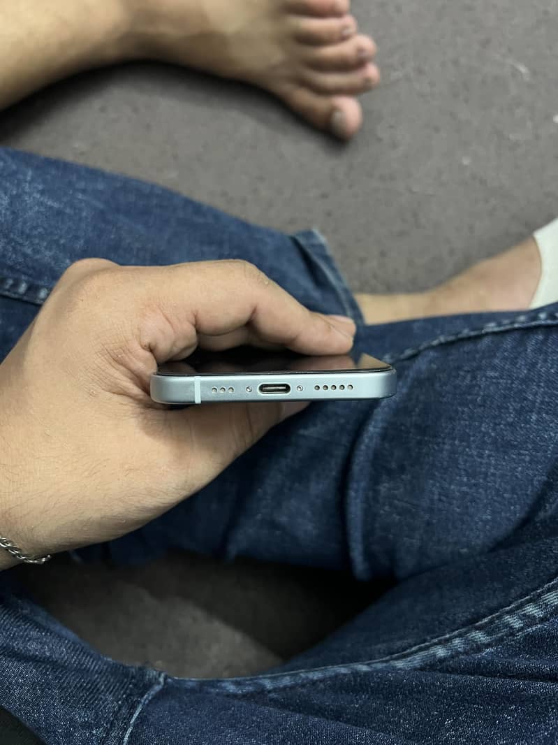 Apple iPhone 15 4