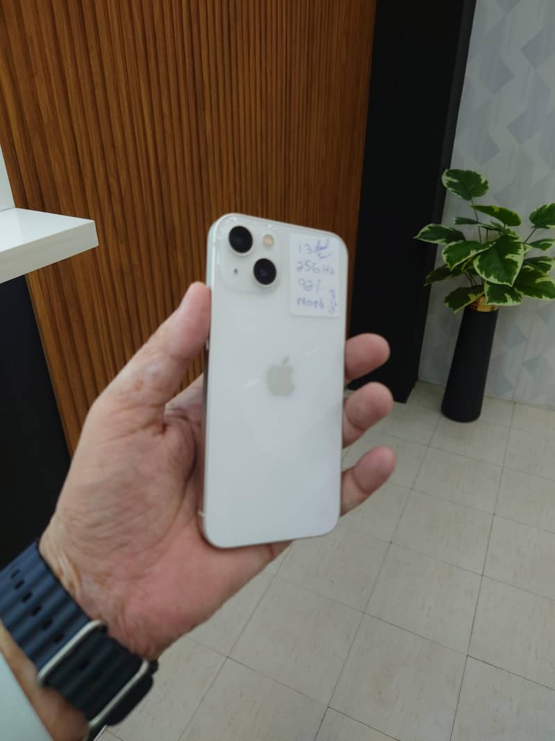 Apple iPhone 13 2