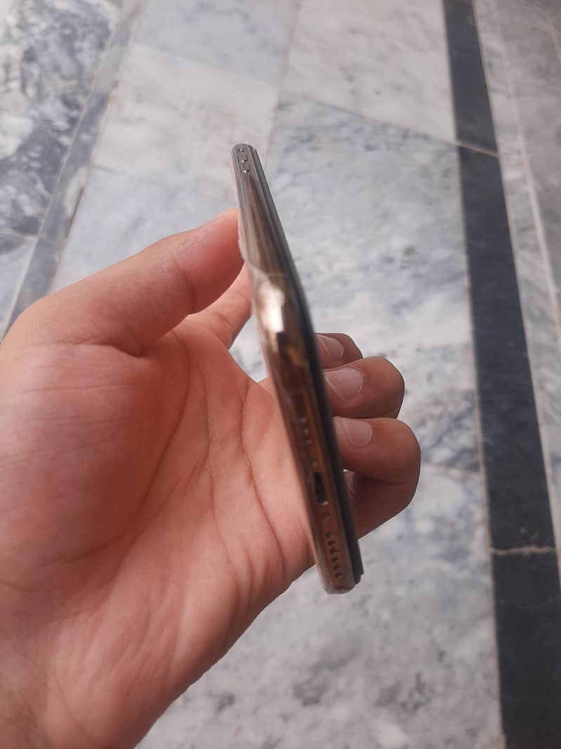 Apple iPhone XS 1