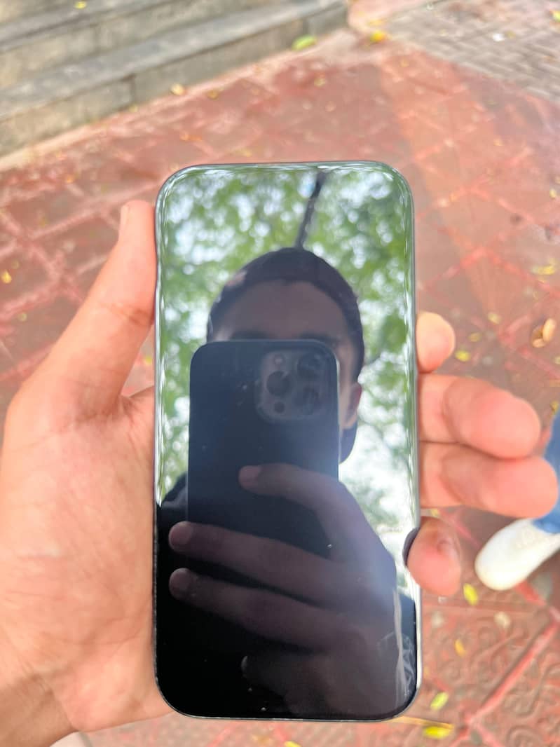 Apple iPhone 16 Pro 8