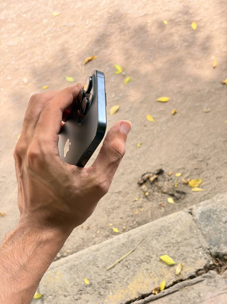 Apple iPhone 15 Pro Max 1