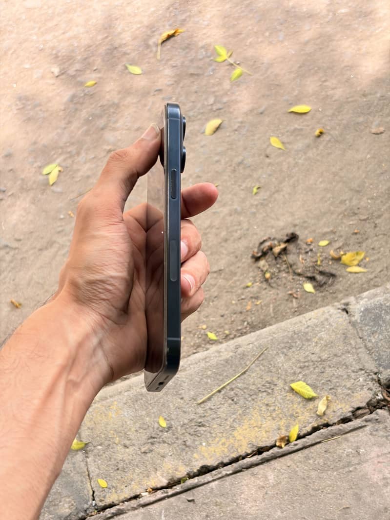 Apple iPhone 15 Pro Max 4