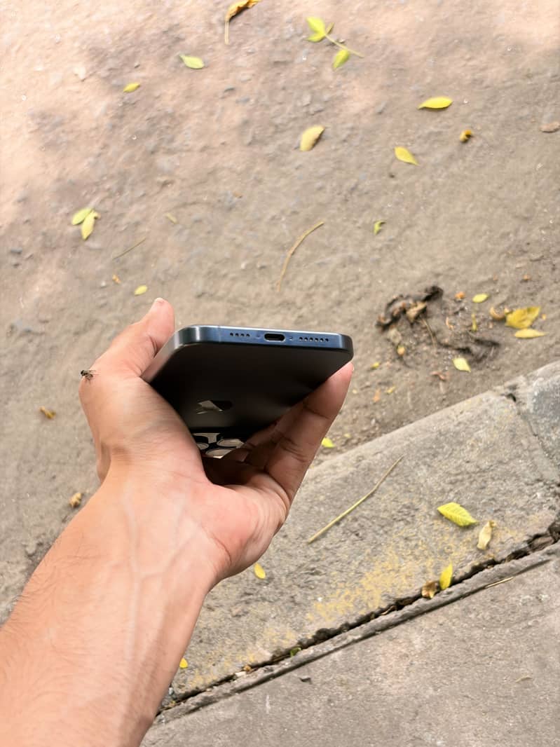 Apple iPhone 15 Pro Max 5