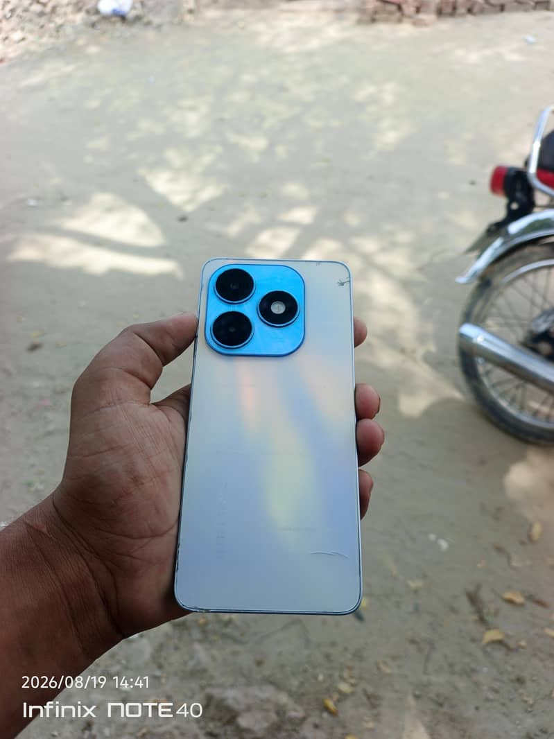 Tecno Spark 20 7