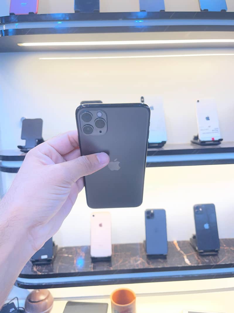Apple iPhone 11 Pro Max 3