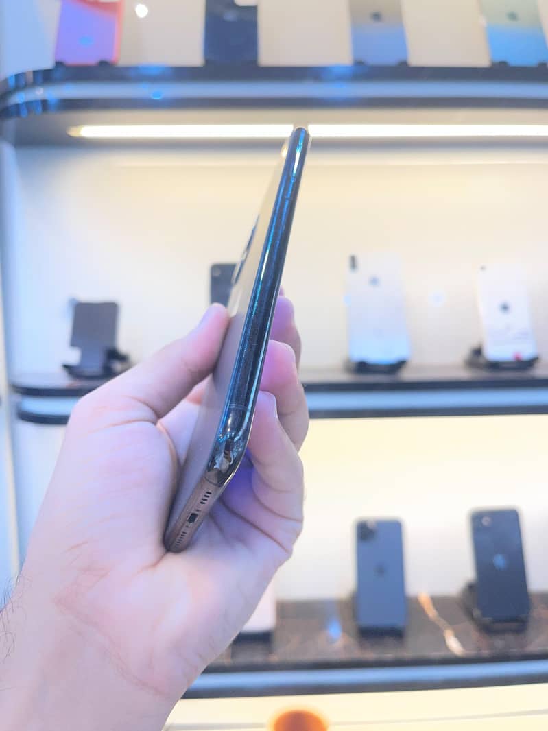 Apple iPhone 11 Pro Max 5