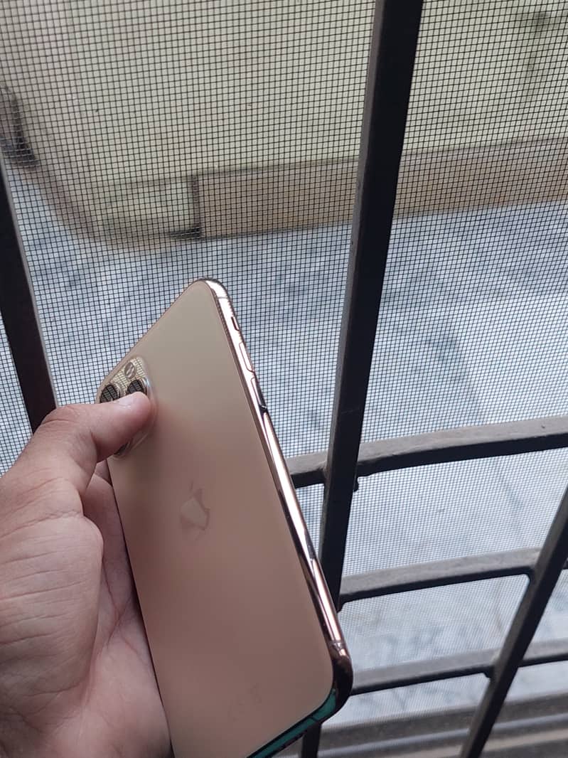 Apple iPhone 11 Pro 1