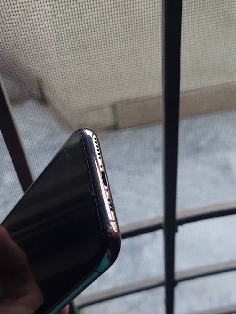Apple iPhone 11 Pro 2