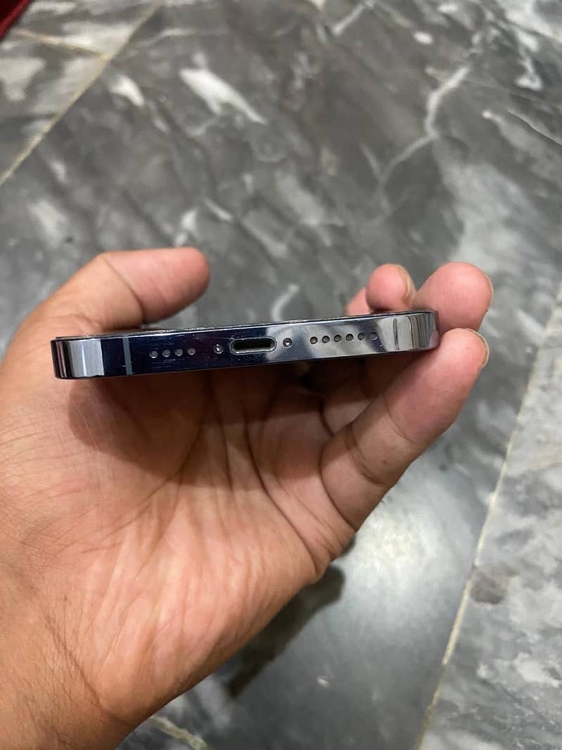 Apple iPhone 13 Pro Max 4