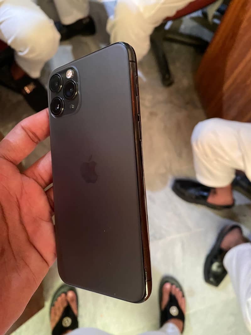 Apple iPhone 11 Pro 4