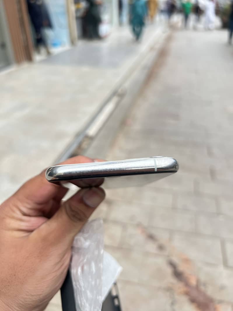 Apple iPhone 11 Pro 3