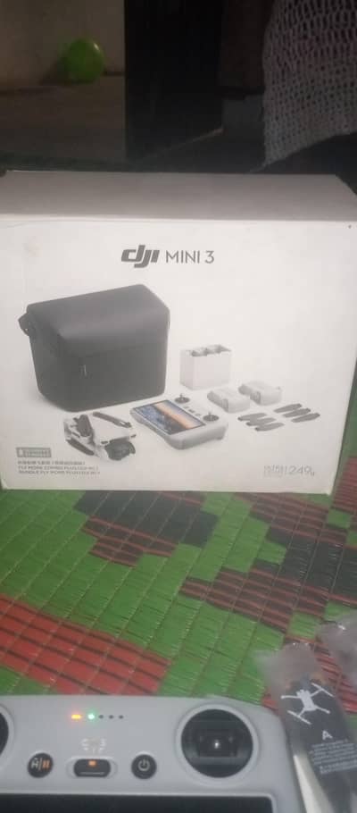 Dji Mini 3 combo dron-Excellent condition 4k camera like new