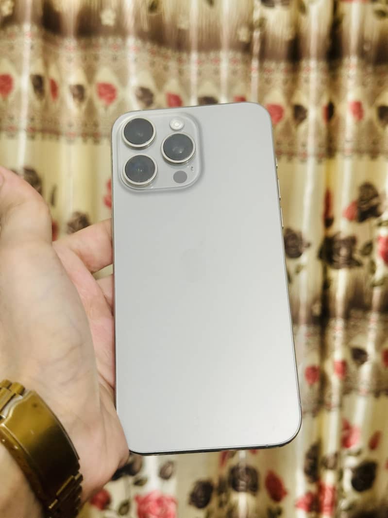Apple iPhone 15 Pro Max 3