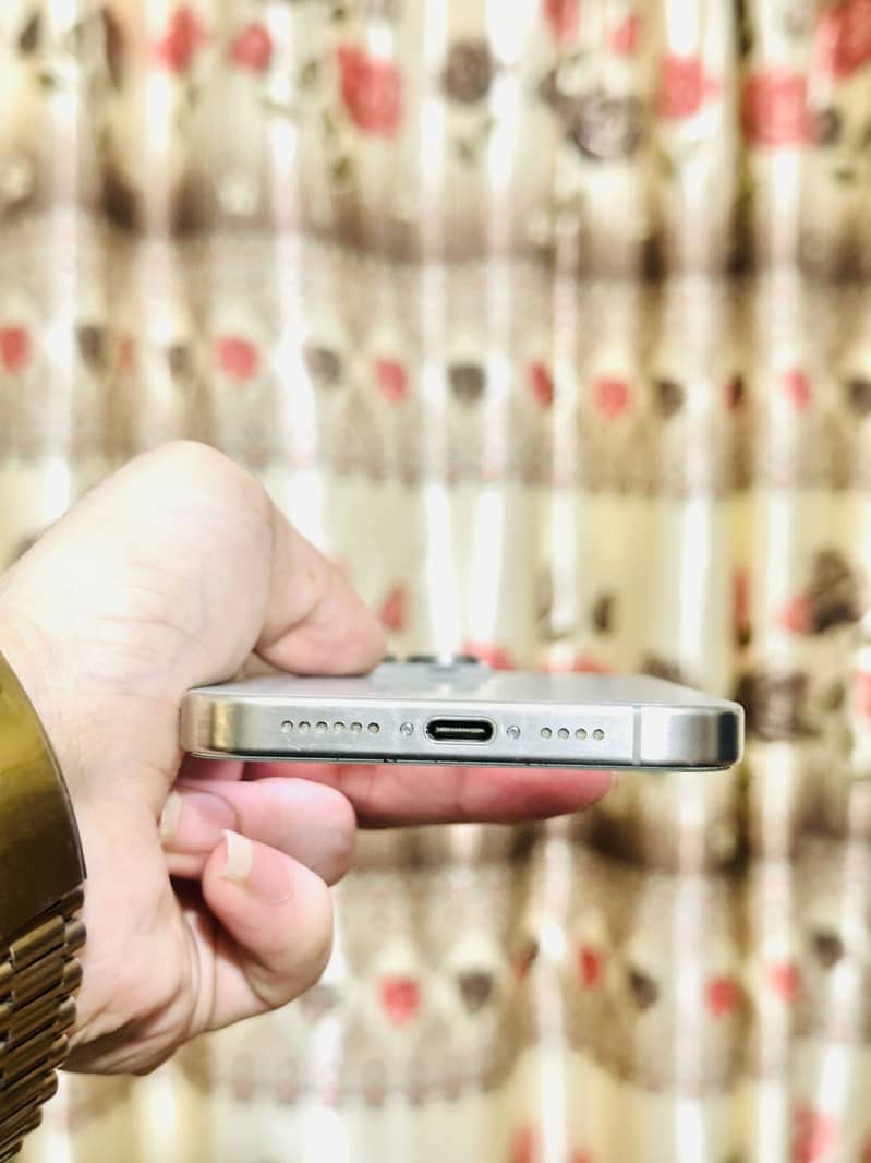 Apple iPhone 15 Pro Max 5