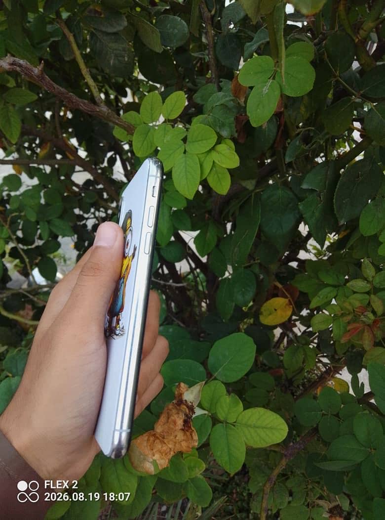Apple iPhone X 3
