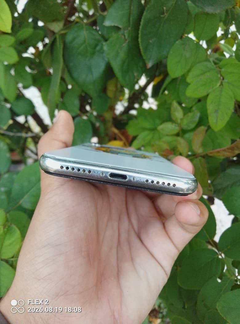 Apple iPhone X 5