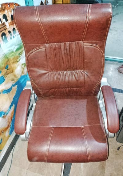Office chair best condition 9/10 for contact 03195032991