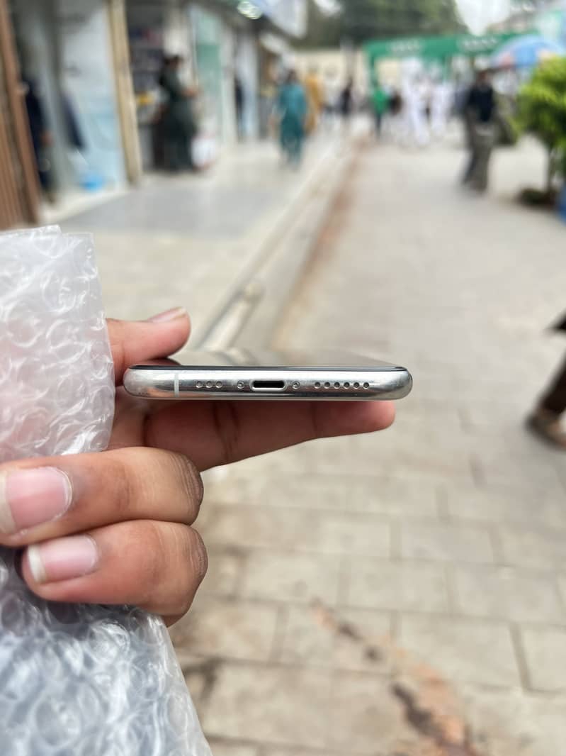 Apple iPhone 11 Pro 1