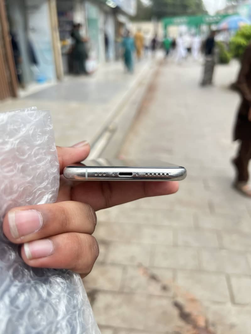 Apple iPhone 11 Pro 2