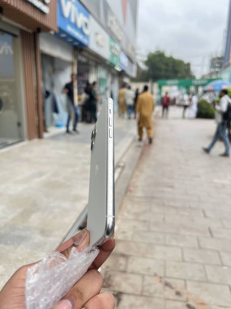 Apple iPhone 11 Pro 6