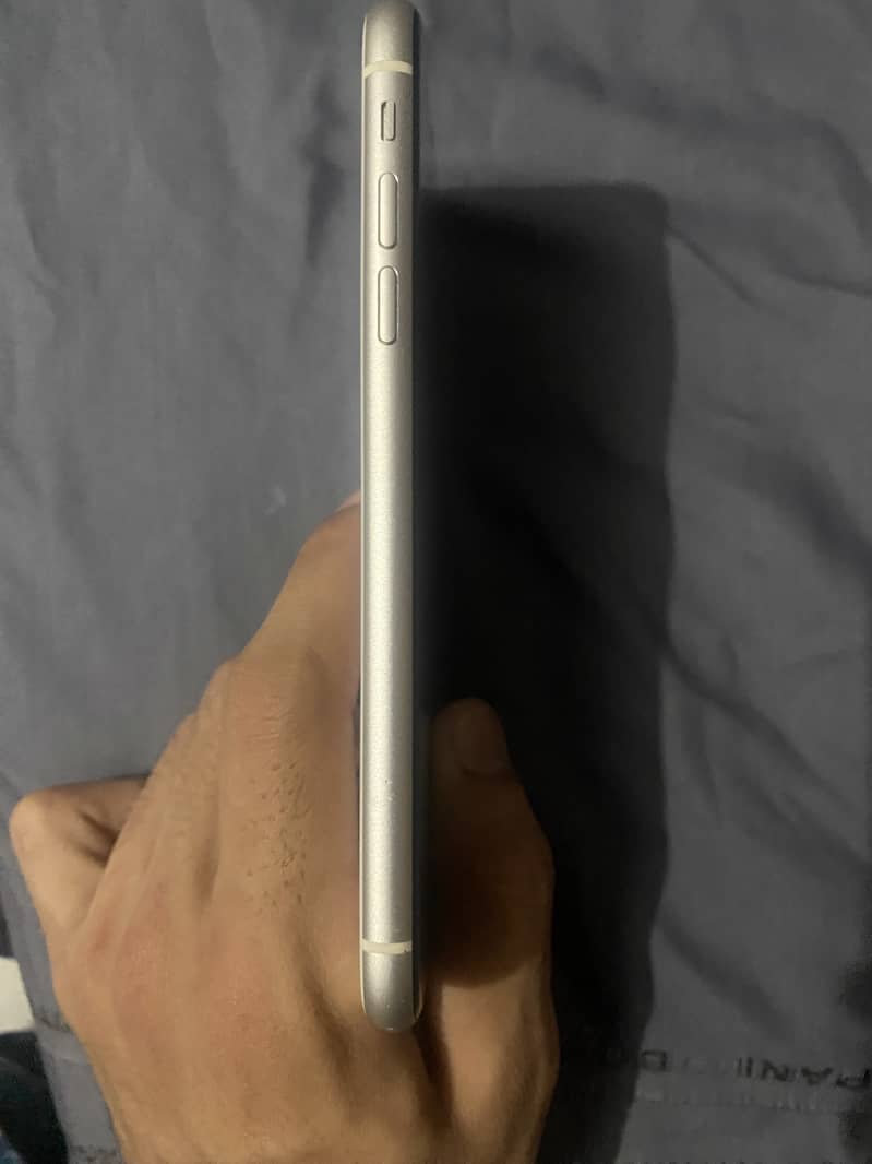 Apple iPhone 11 4