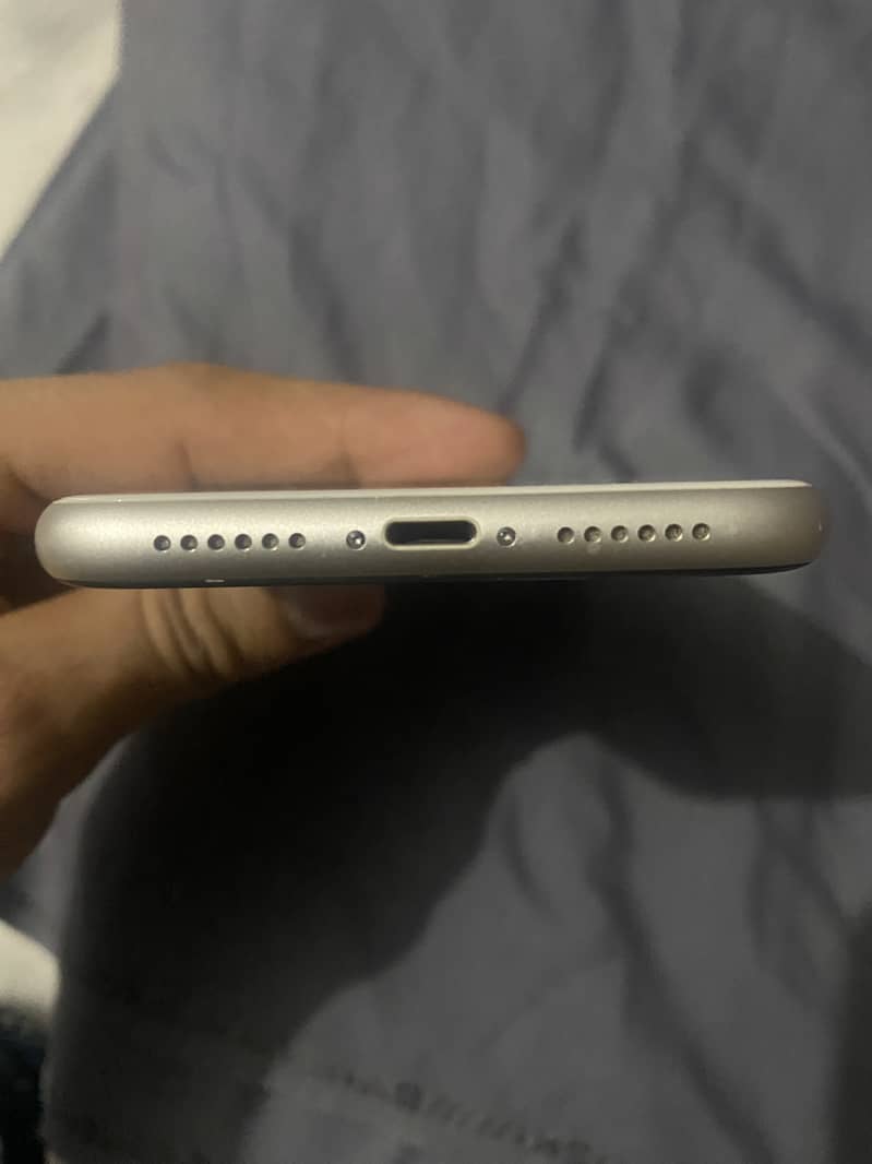 Apple iPhone 11 5