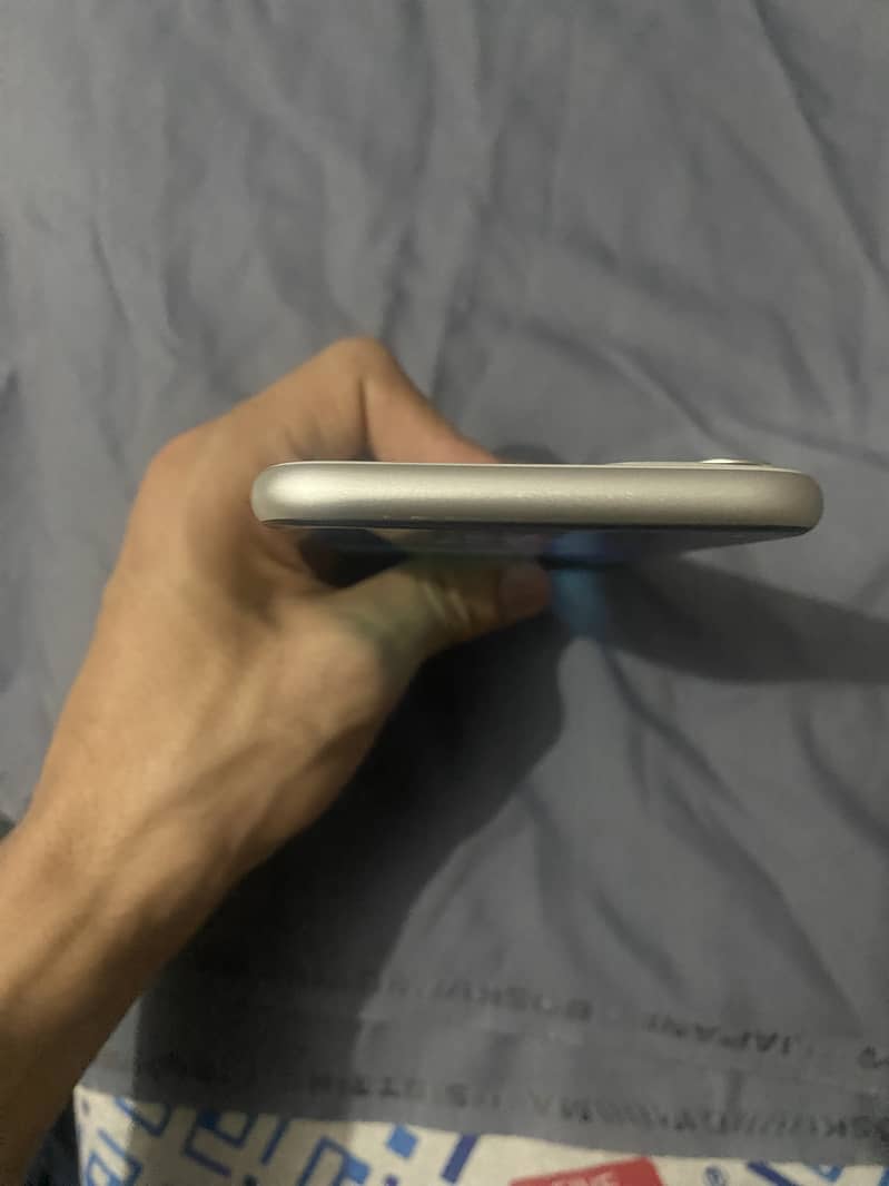Apple iPhone 11 8