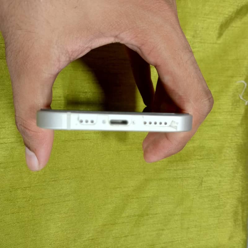 Apple iPhone 12 3