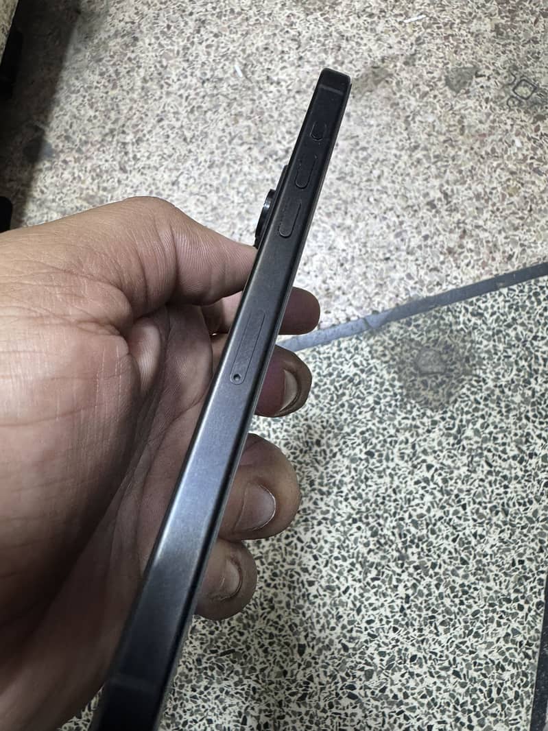 Apple iPhone 15 Pro Max 0