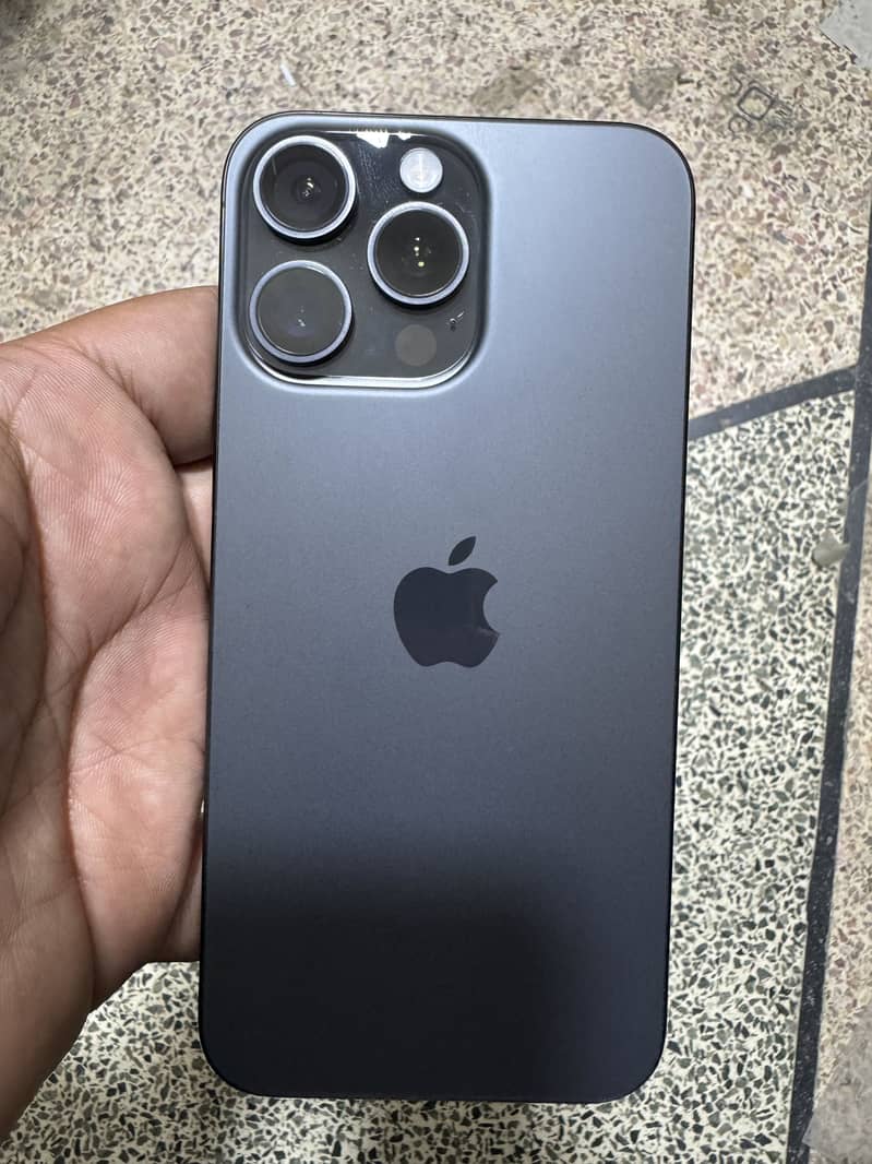 Apple iPhone 15 Pro Max 2