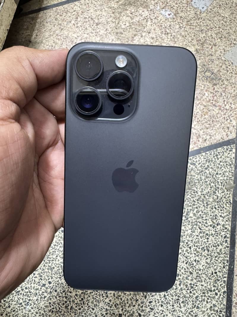 Apple iPhone 15 Pro Max 3