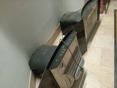2 Kitchen Hoods 100% working