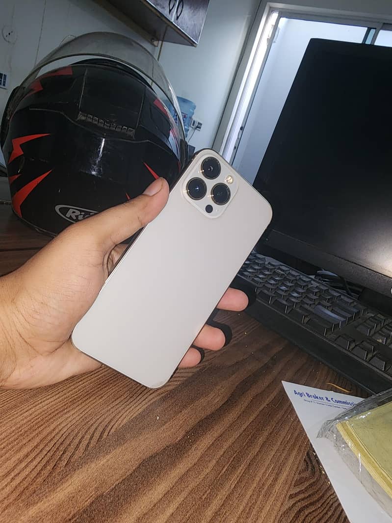 Apple iPhone 13 Pro Max 4