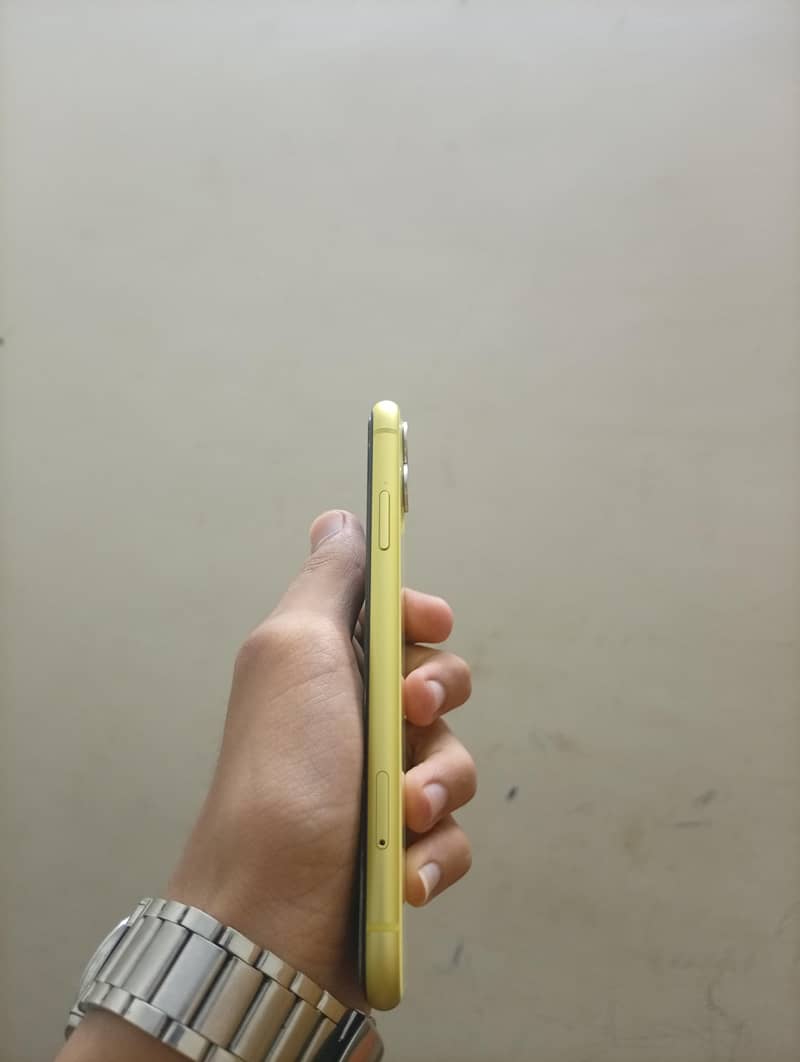 Apple iPhone 11 3